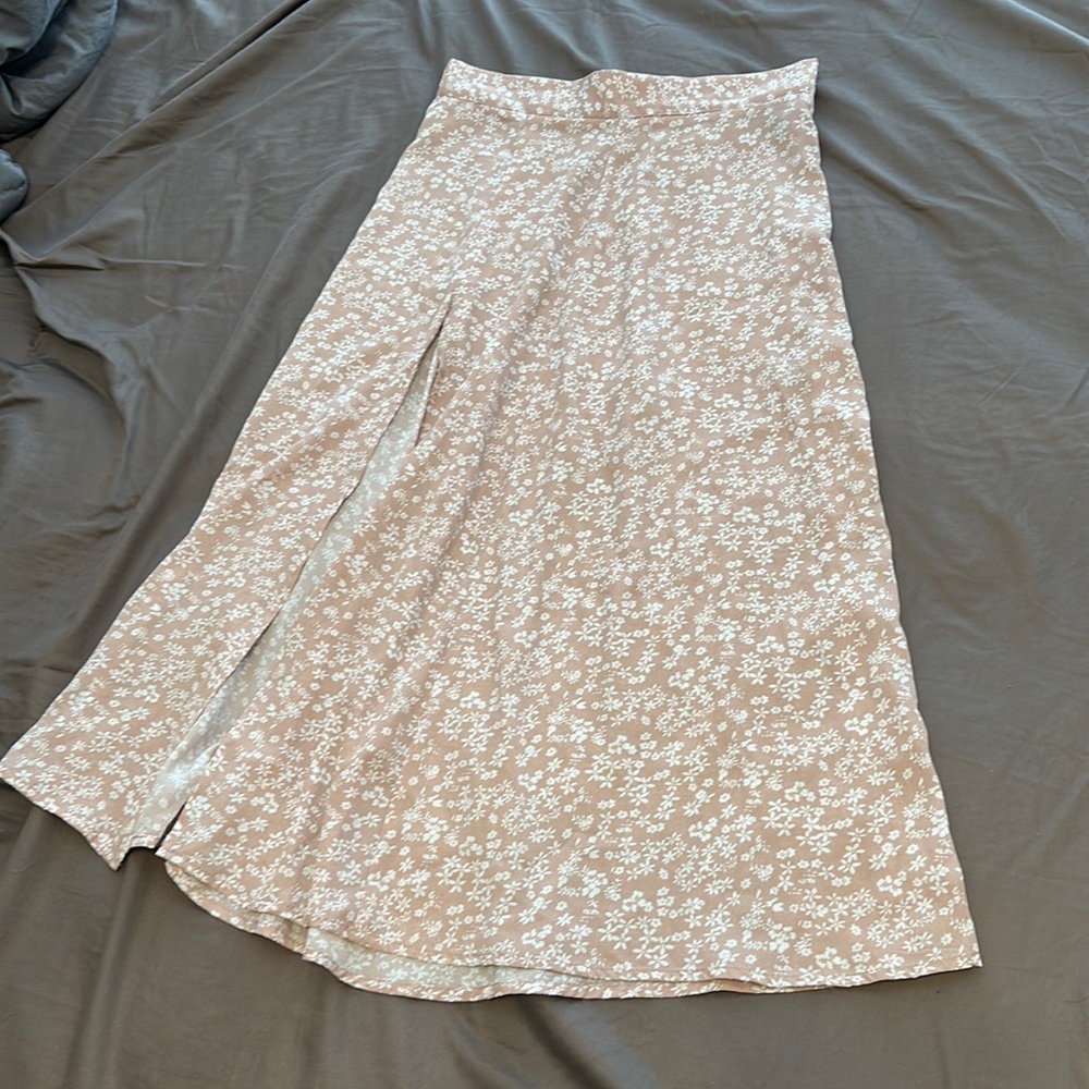 Floral skirt with slit